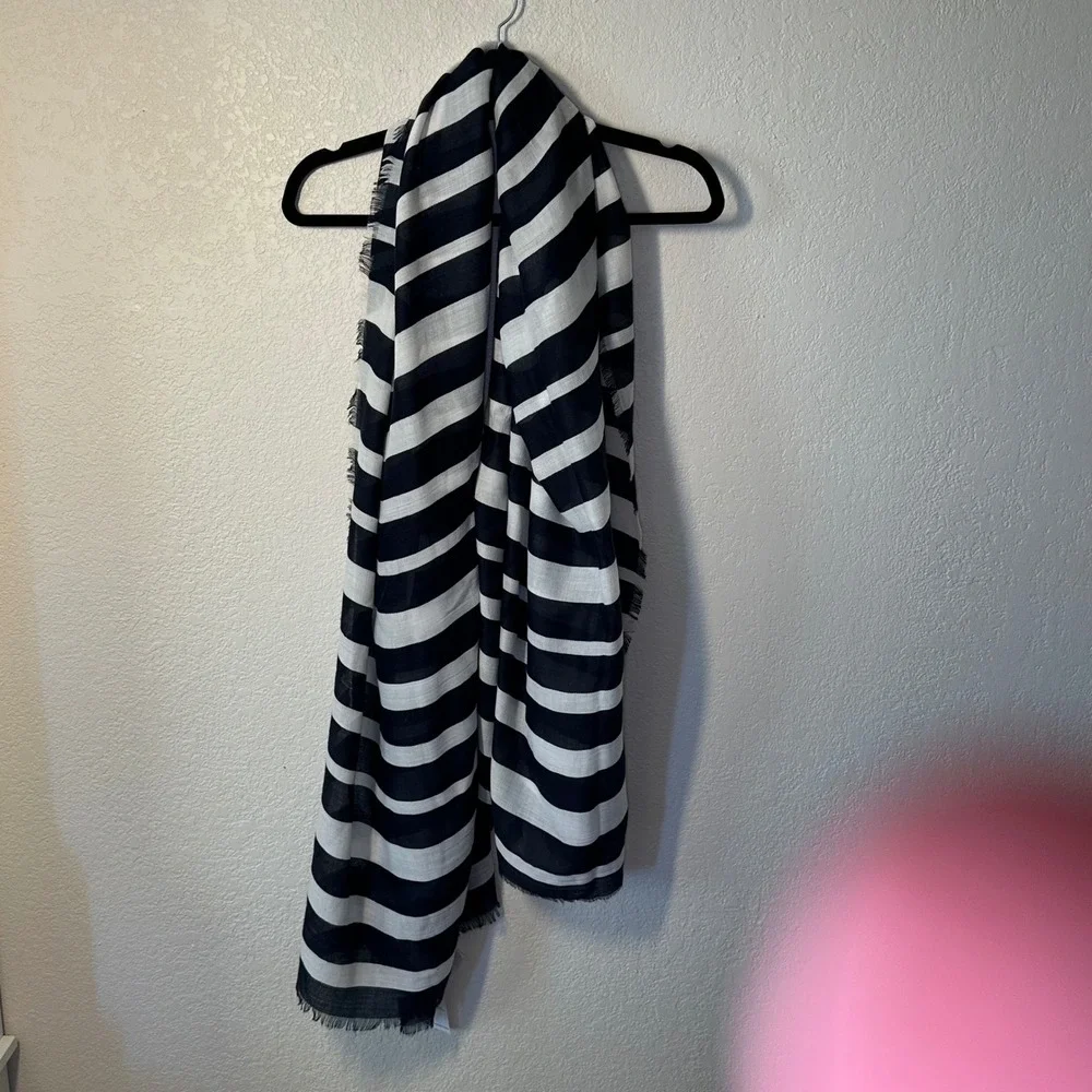 Old Navy Navy Blue White Striped Scarf‎ Soft Lightweight Accessory